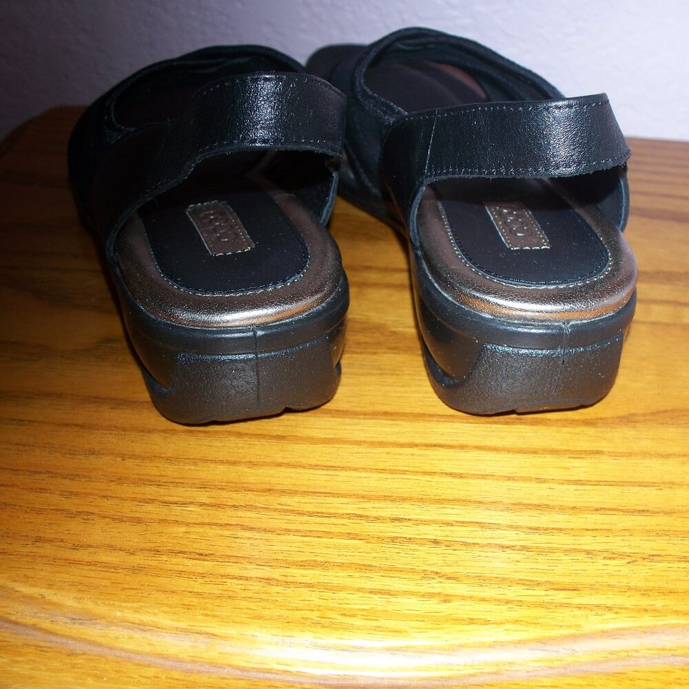 Ecco Sandals - Picture 2 of 3